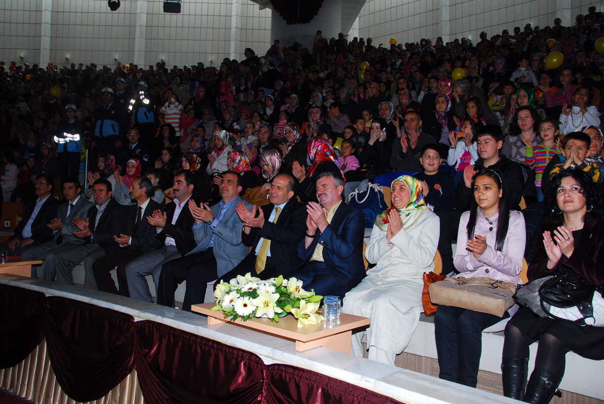Büyükşehir Belediyesi Çocuk Şenliği Yapıldı
