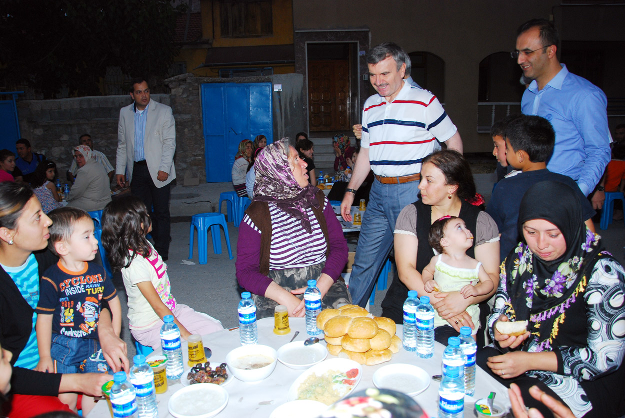 Doğanlar Mahallesi Büyükşehir'in İftarında Buluştu