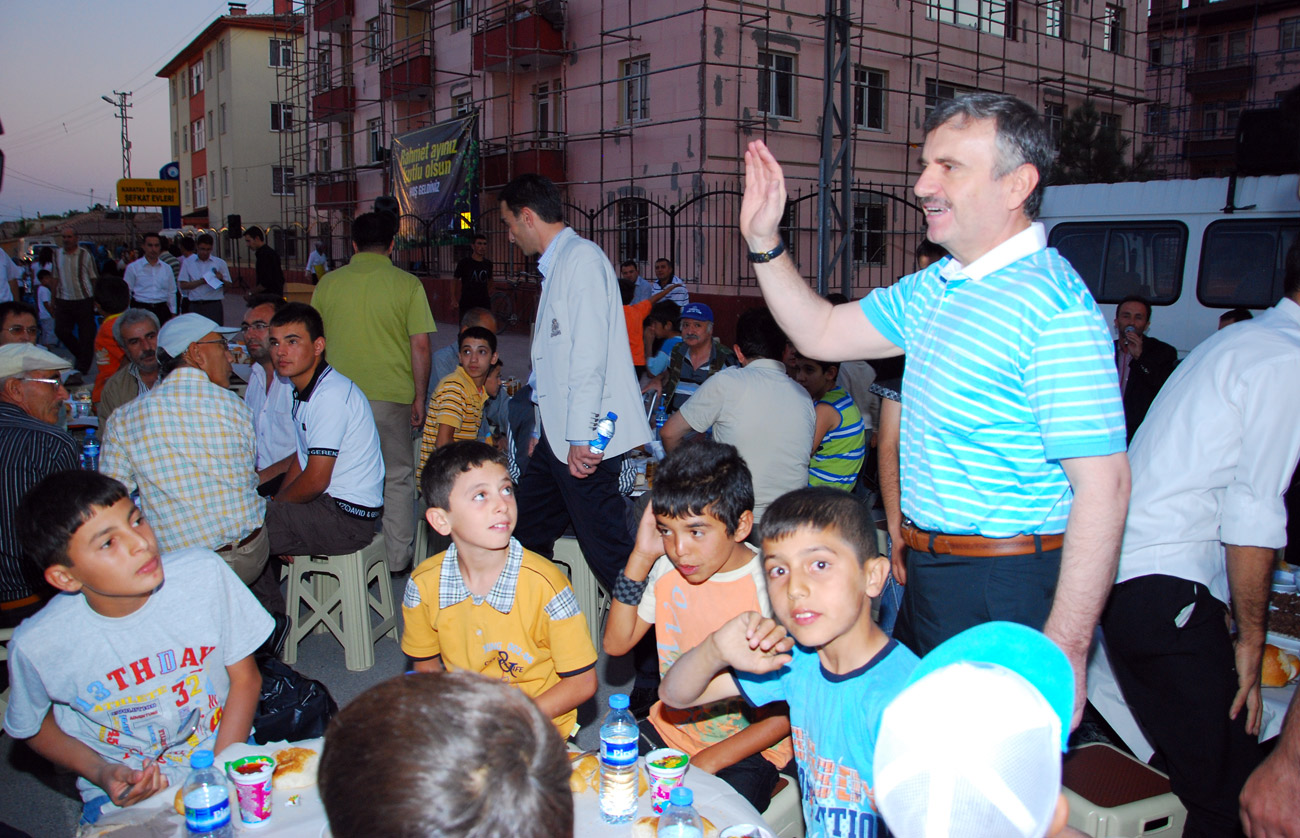 Erenler Mahallesi Büyükşehir'in İftarında Buluştu