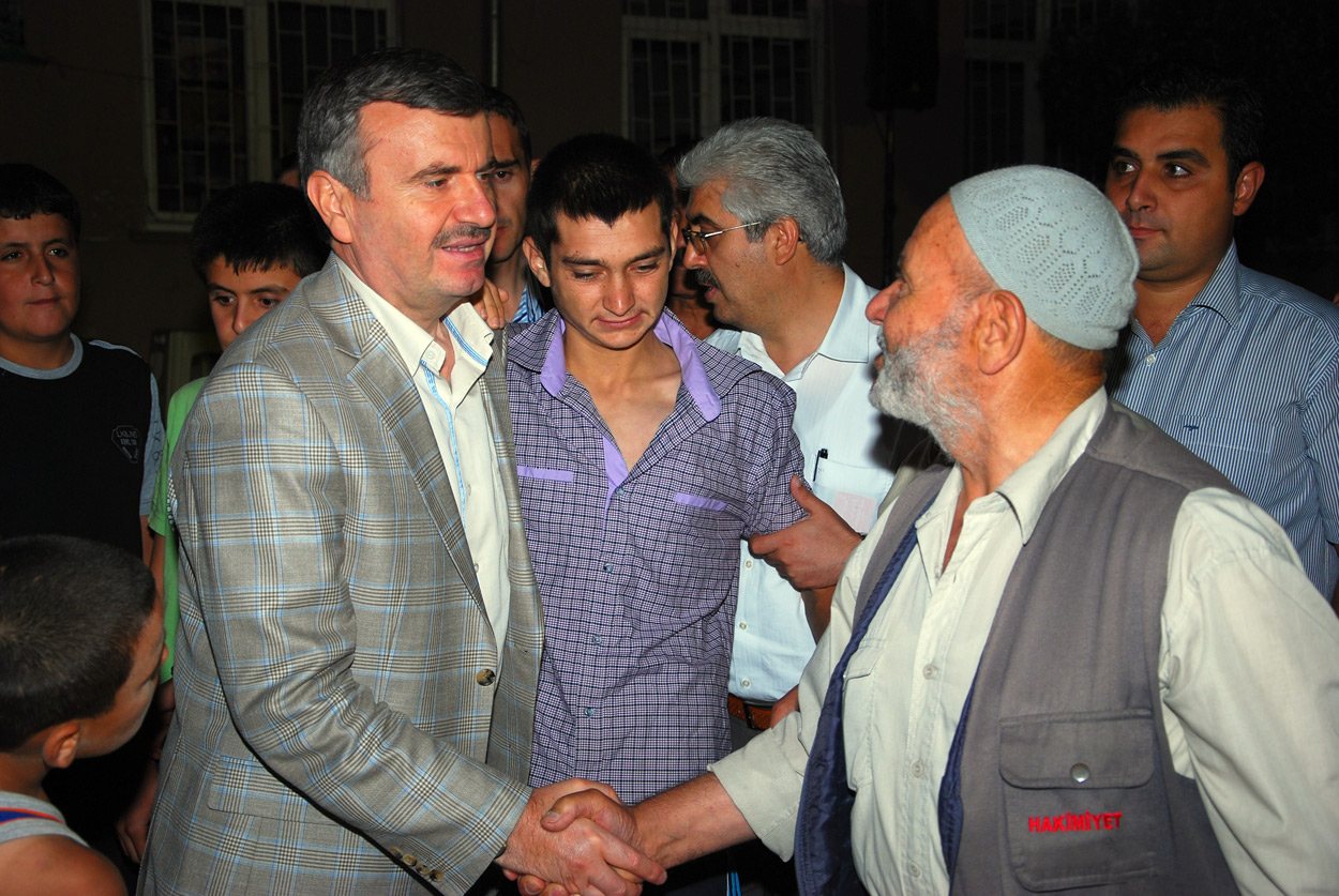 Esenler Mahallesi Büyükşehir'in İftarında Buluştu