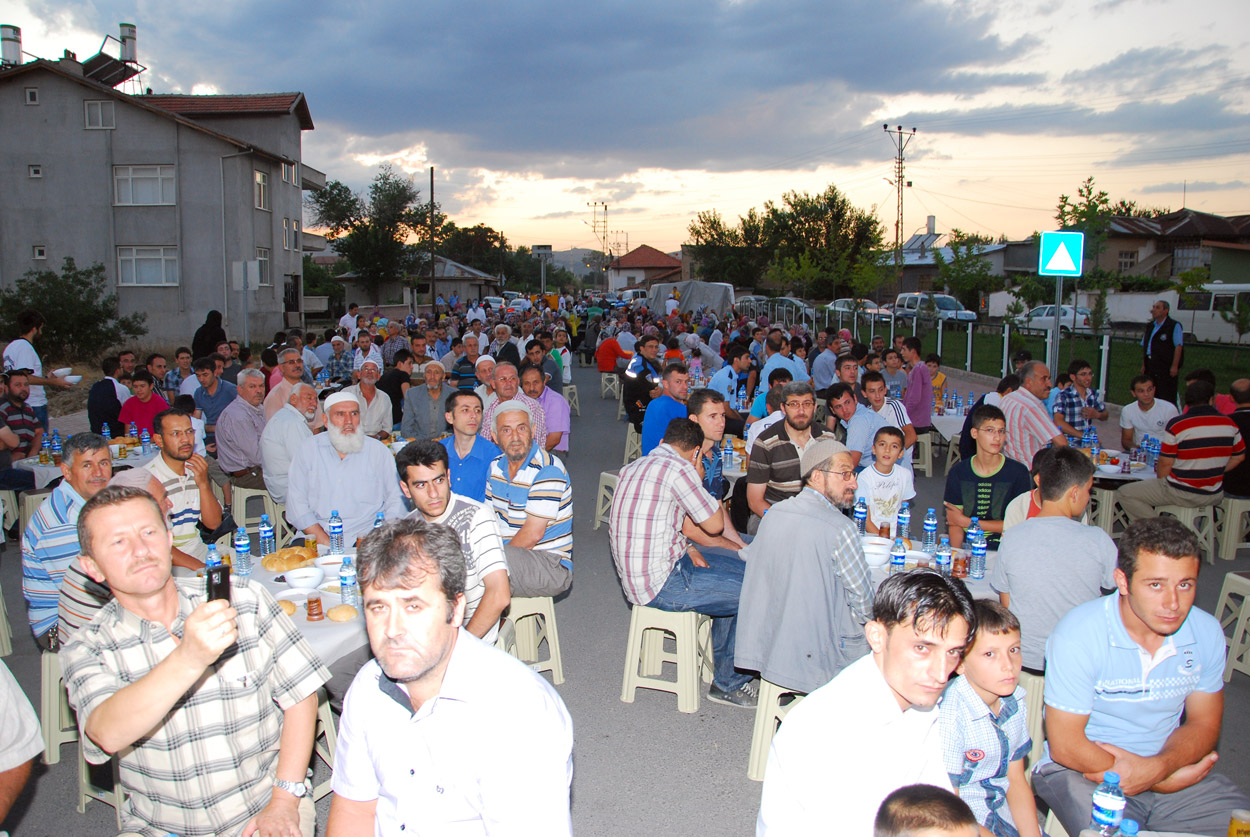 Mahalle İftarları Harmancık Mahallesi'nde