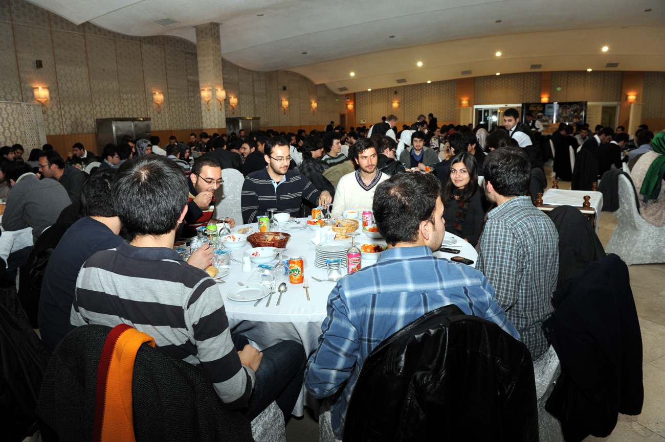 Başkan Akyürek İstanbul'daki Konyalı Öğrencilerle Buluştu
