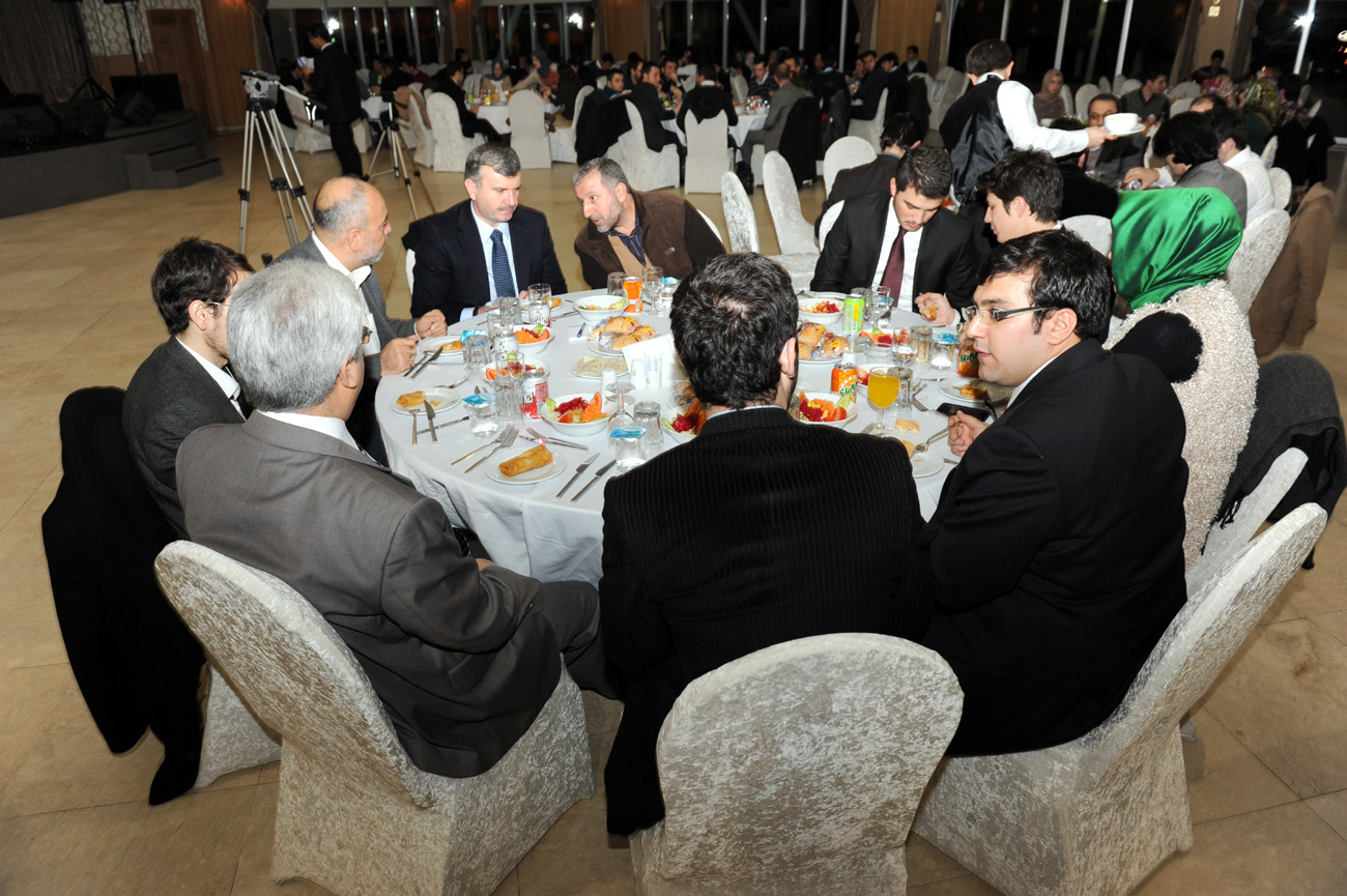 Başkan Akyürek İstanbul'daki Konyalı Öğrencilerle Buluştu