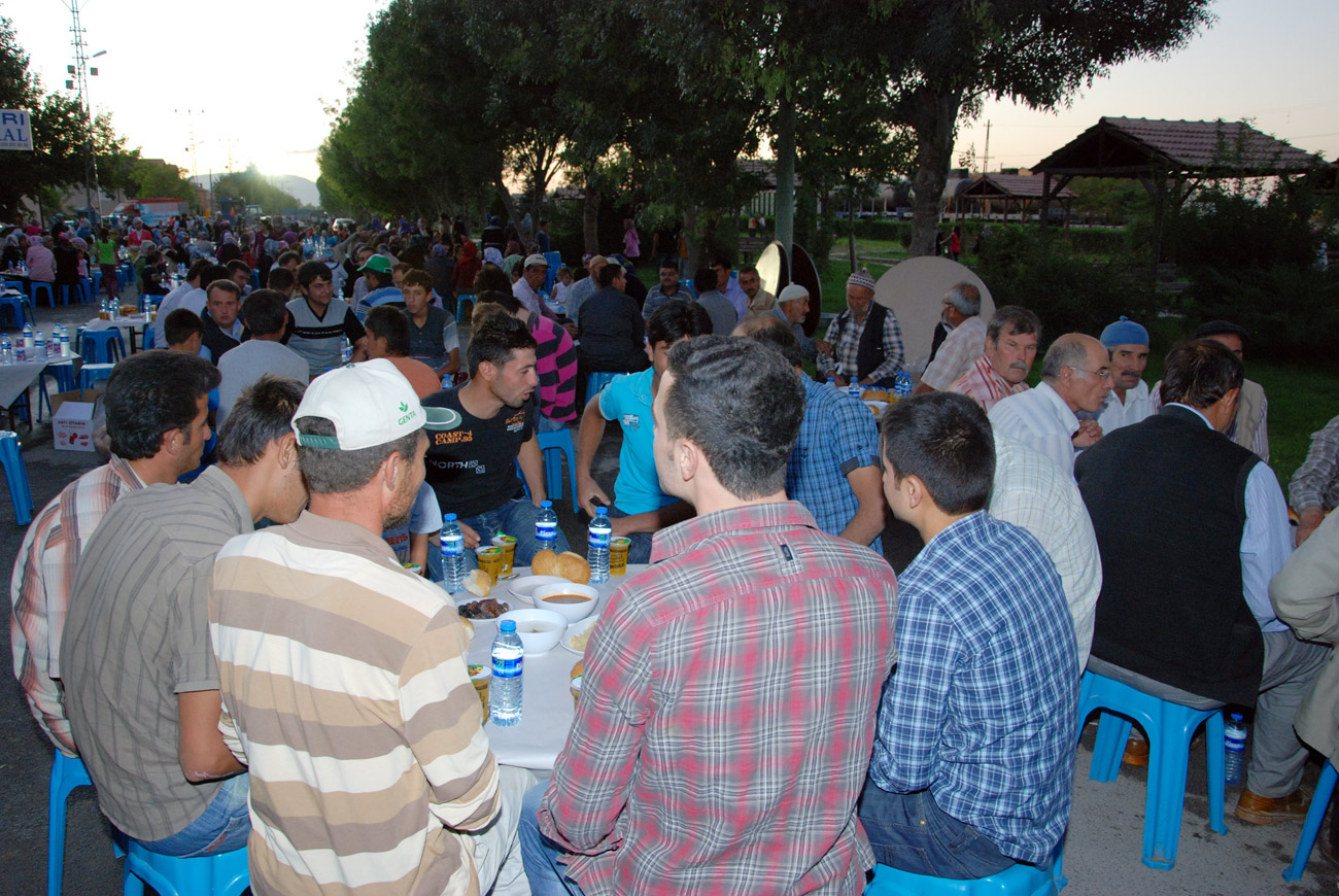 Kaşınhanı Mahallesi'nde İftar Buluşması
