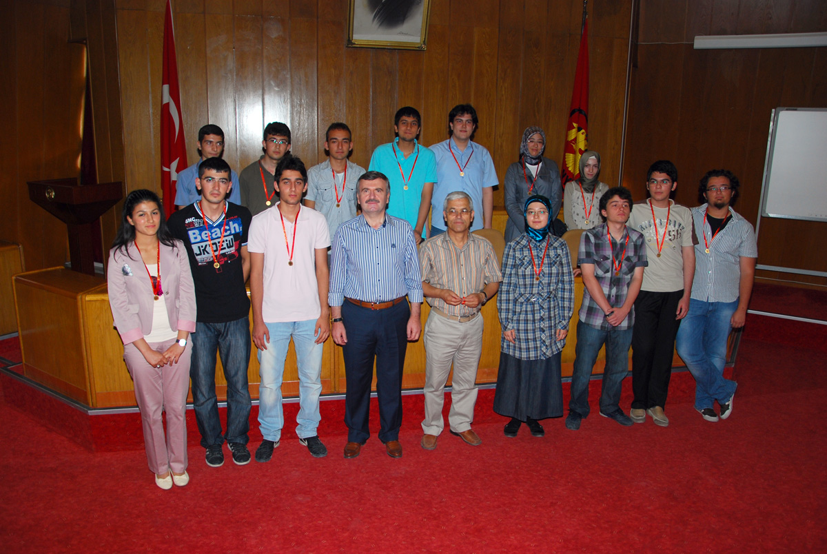 İlk 100'e Giren Öğrenciler Ödüllendirildi