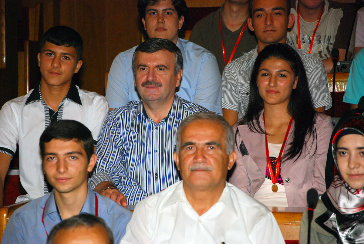 İlk 100'e Giren Öğrenciler Ödüllendirildi