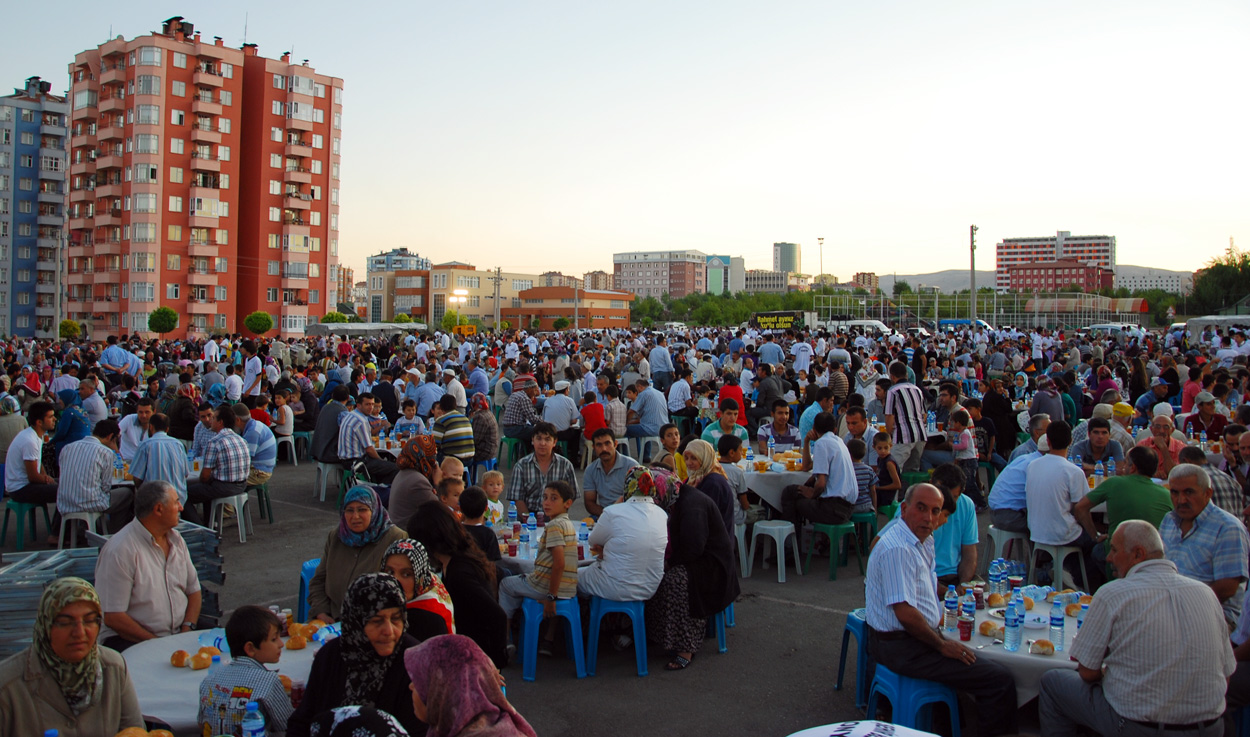 İlk Mahalle İftarı Bosna Hersek Mahallesi'nde