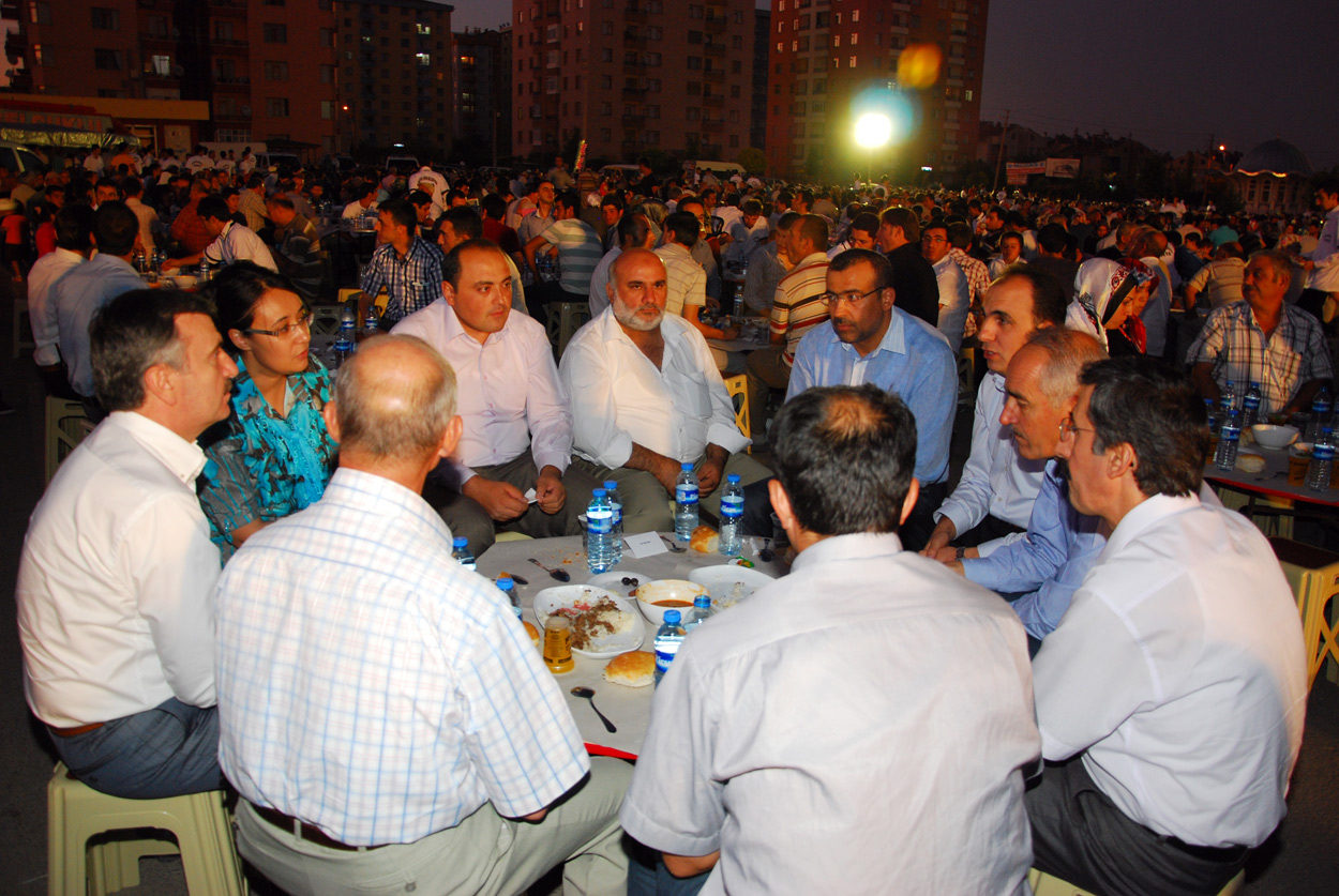 İlk Mahalle İftarı Bosna Hersek Mahallesi'nde