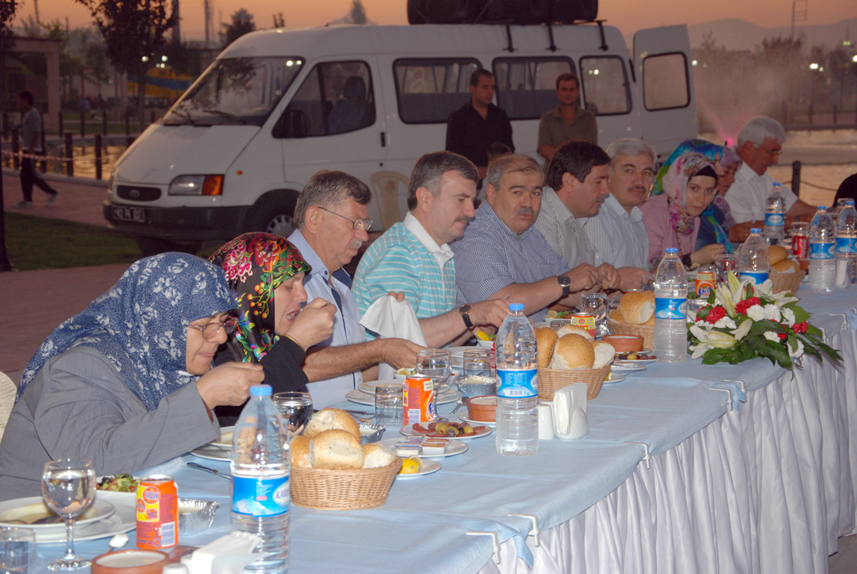 Muhtarlar Başkan Akyürek'in Verdiği İftarda Buluştu