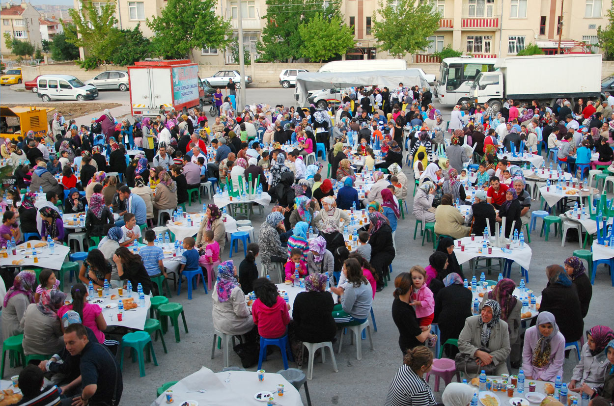 Selahaddin Eyyübi Mahallesi'nde İftar