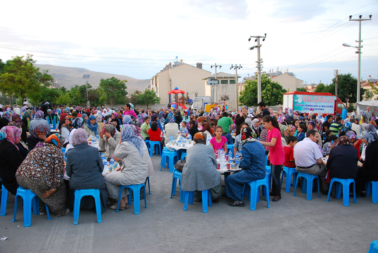 Selahaddin Eyyübi Mahallesi'nde İftar