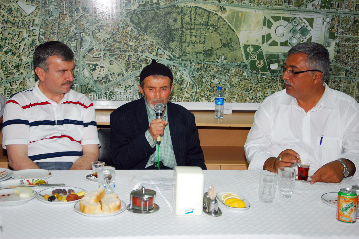 Başkan Akyürek Huzurevi Sakinlerini ve Çocukları İftarda Ağırladı