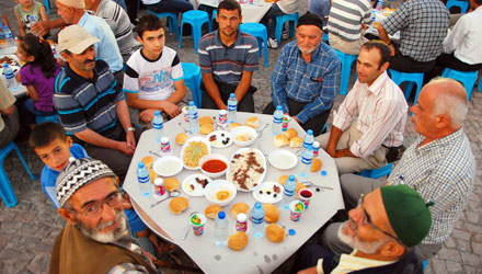 Sille'de Mahalle İftarı Düzenlendi