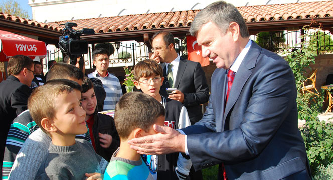 Başkan Akyürek, Yabancı Öğrenciler ve Şehit Aileleri İle Bayramlaştı