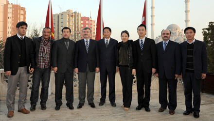 Çin'in Tarihi Şehri Yangzhou'dan Gelen Heyet Başkan Akyürek'i Ziyaret Etti