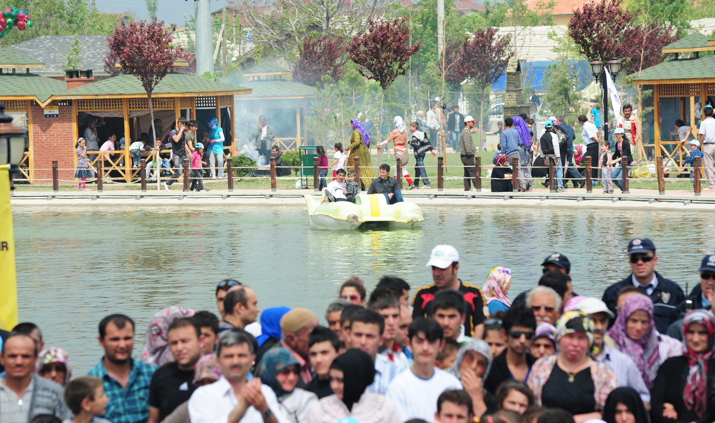Hıdırellez Coşkusu Parklarda Yaşandı