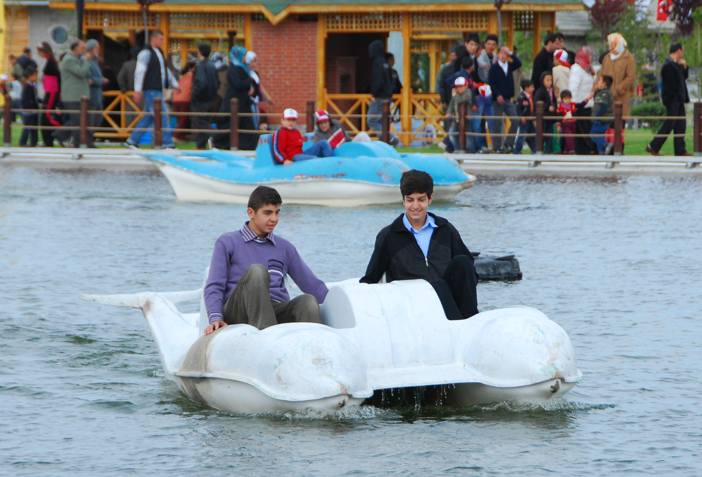 Hıdırellez Coşkusu Parklarda Yaşandı