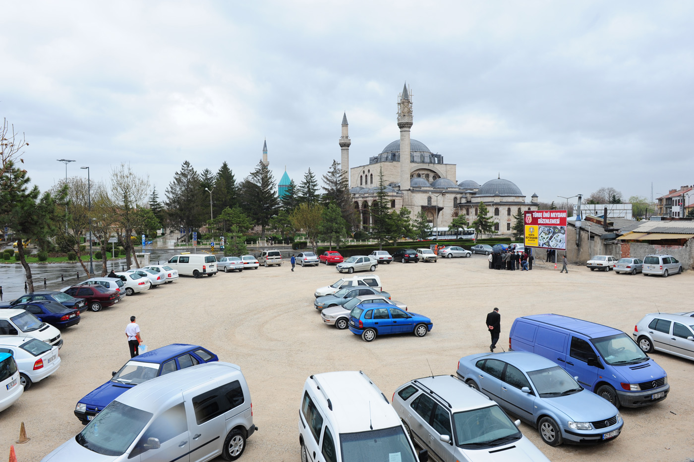 Mevlana Türbesi Önüne Meydan Yapılıyor