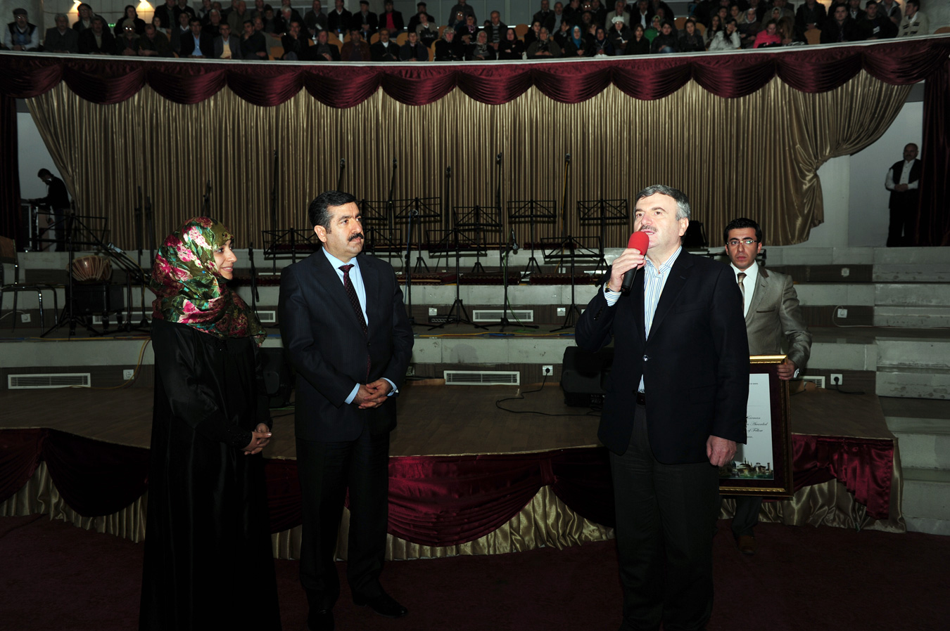 Nobel Ödüllü Yemenli Tevekkül Karman'a Fahri Hemşehrilik Beratı Verildi