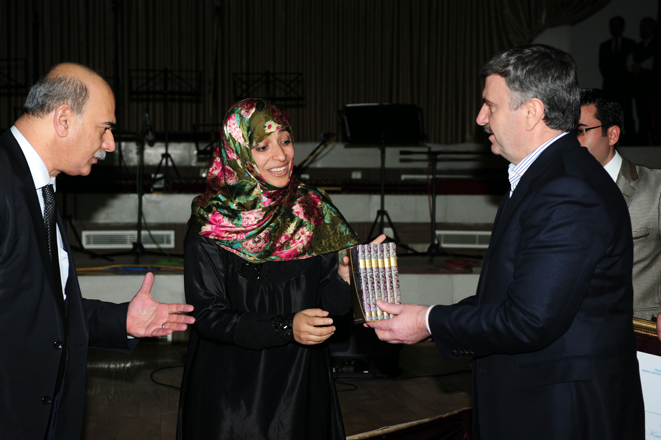 Nobel Ödüllü Yemenli Tevekkül Karman'a Fahri Hemşehrilik Beratı Verildi