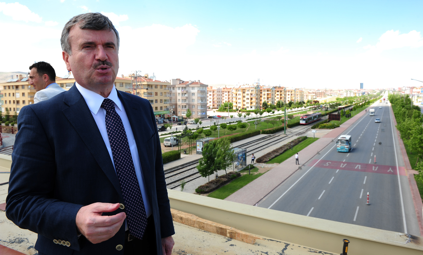 Büyükşehir'den Türkiye'ye Örnek Yaya Köprüleri