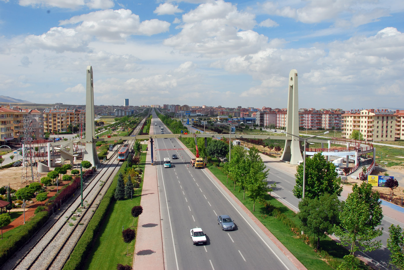 Büyükşehir'den Türkiye'ye Örnek Yaya Köprüleri