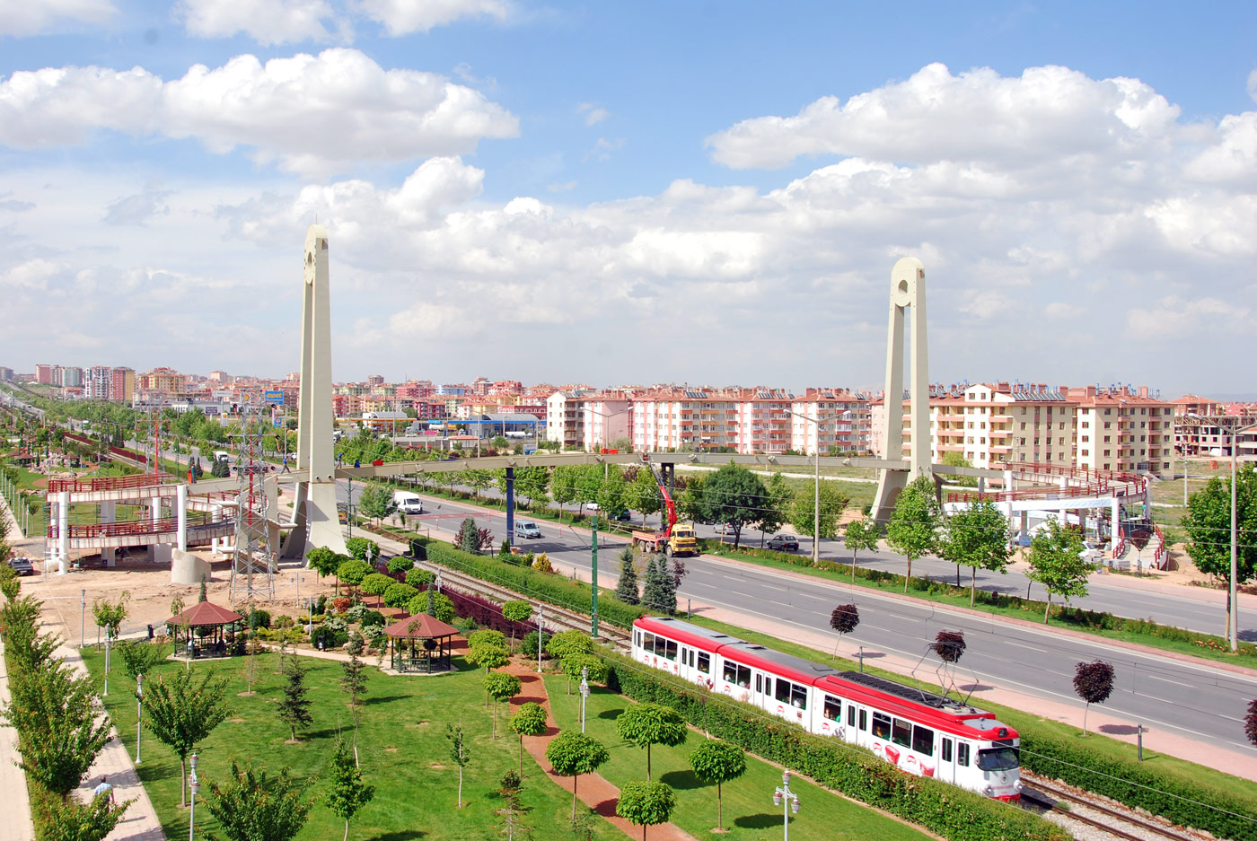 Büyükşehir'den Türkiye'ye Örnek Yaya Köprüleri