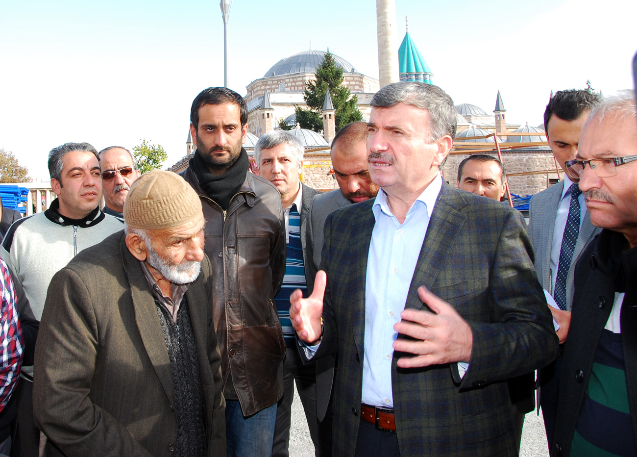 Başkan Akyürek Türbeönü Meydanı'nda İnceleme Yaptı