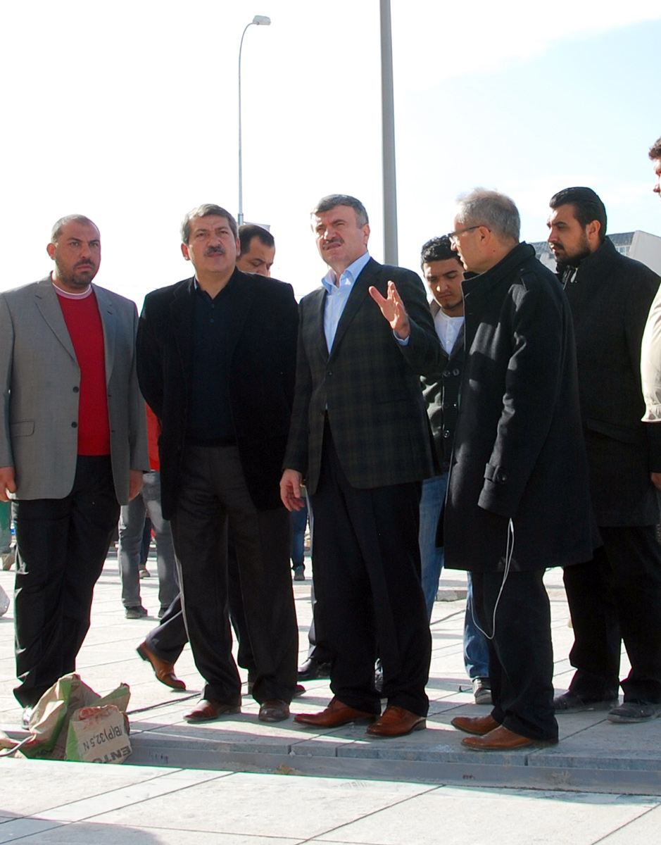 Başkan Akyürek Türbeönü Meydanı'nda İnceleme Yaptı