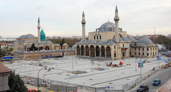 Başkan Akyürek Türbeönü Meydanı'nda İnceleme Yaptı