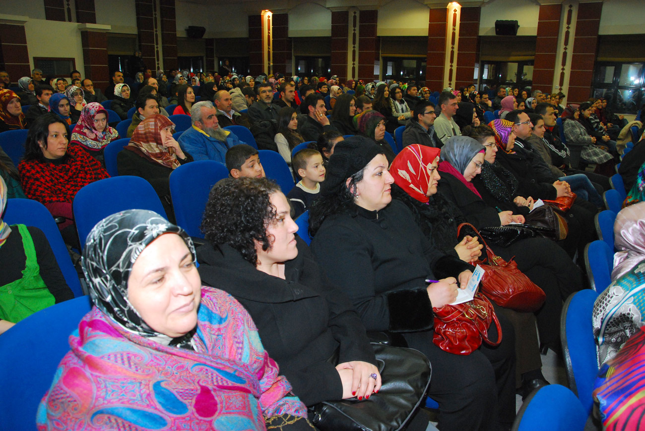Huzur Şehrinde Sevgi Konferansları Devam Ediyor