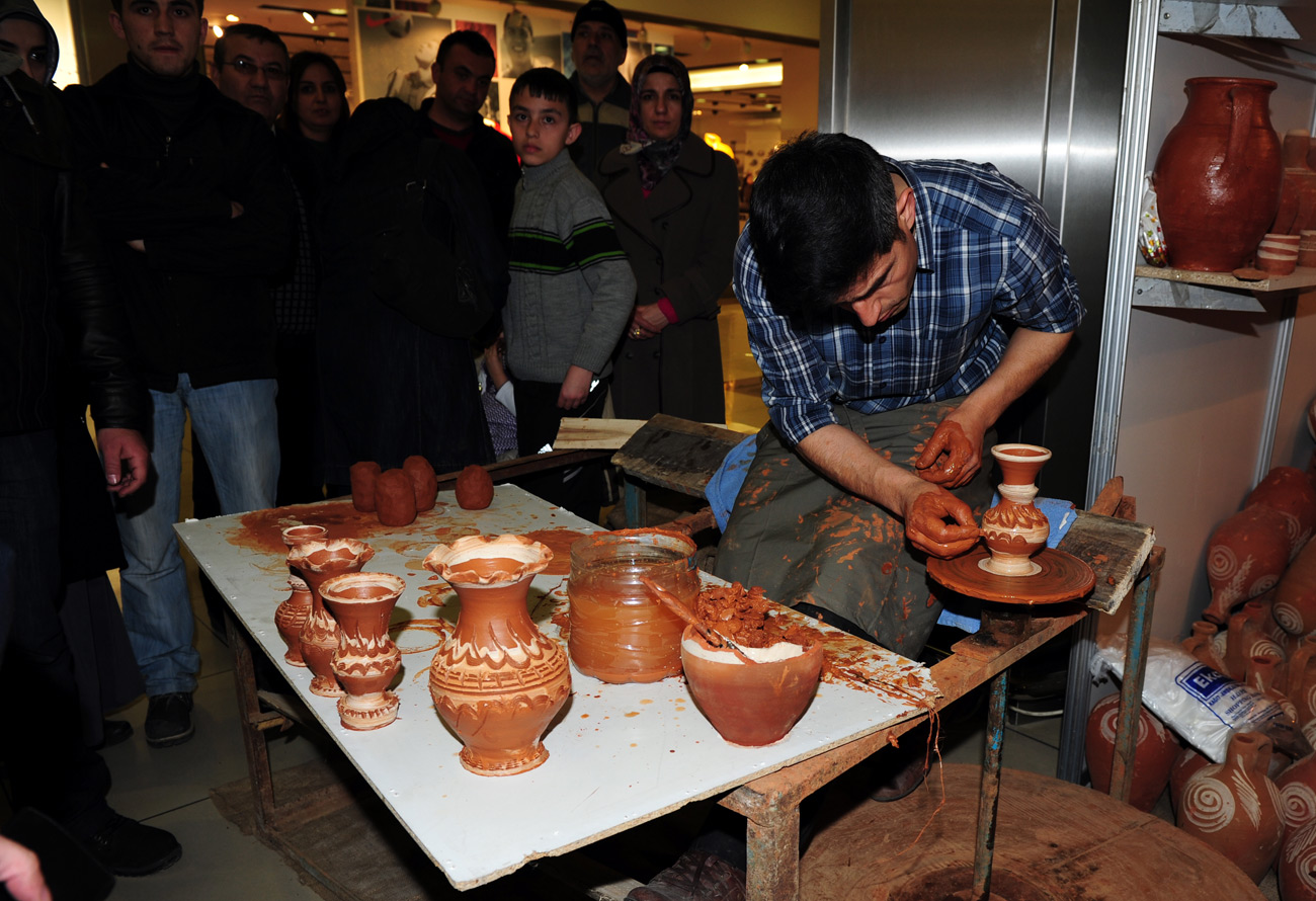 Geleneksel Türk El Sanatları Şöleni İlgi Görüyor