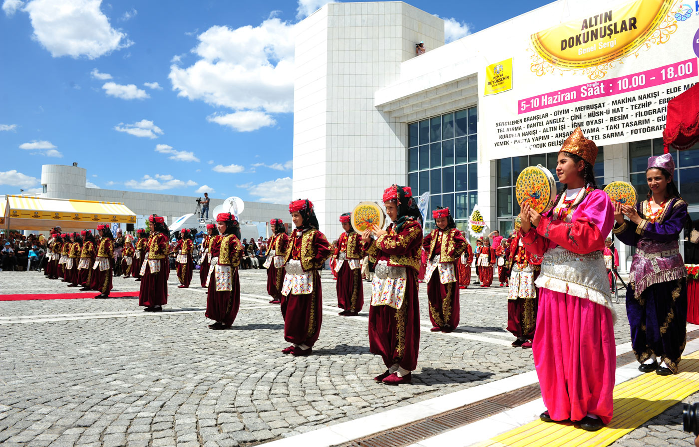 Altın Dokunuşlar Sergisi 1.111 Eserle Açıldı