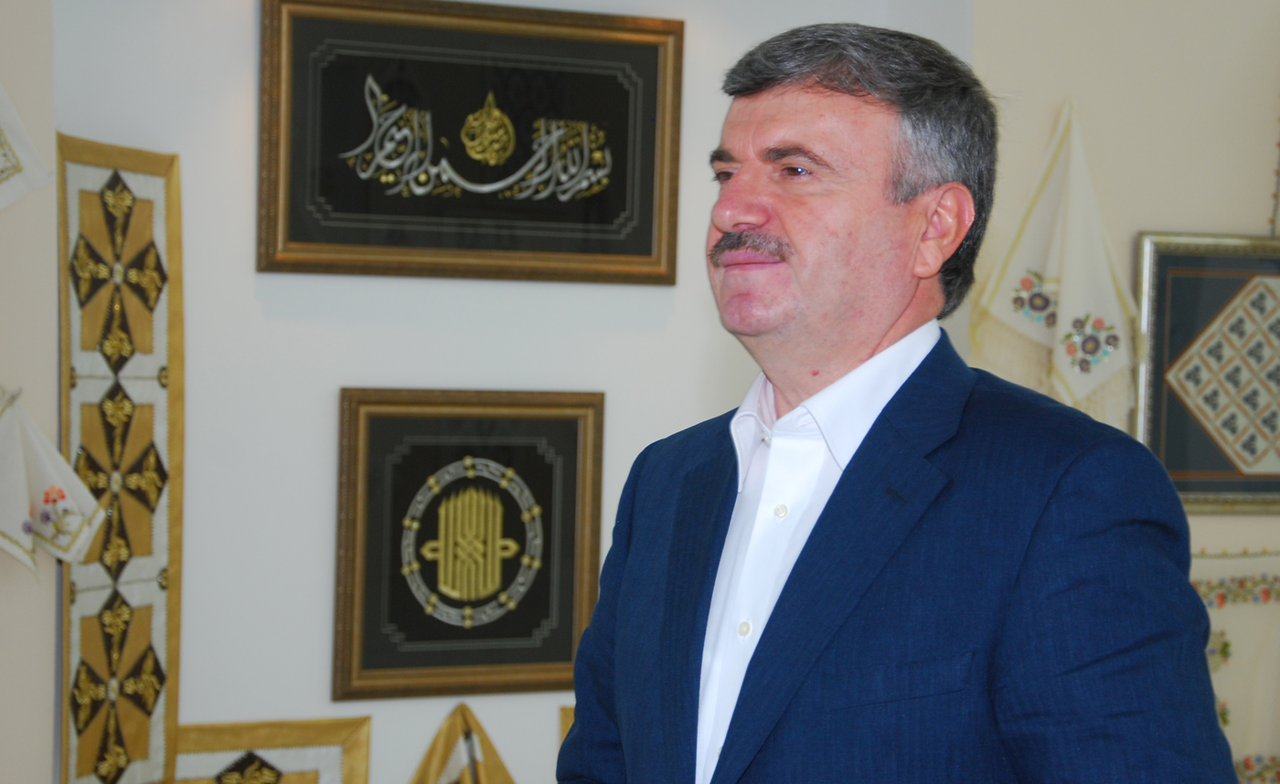 KOMEK'ten 'Büyük' Yıl Sonu Sergisi: Altın Dokunuşlar