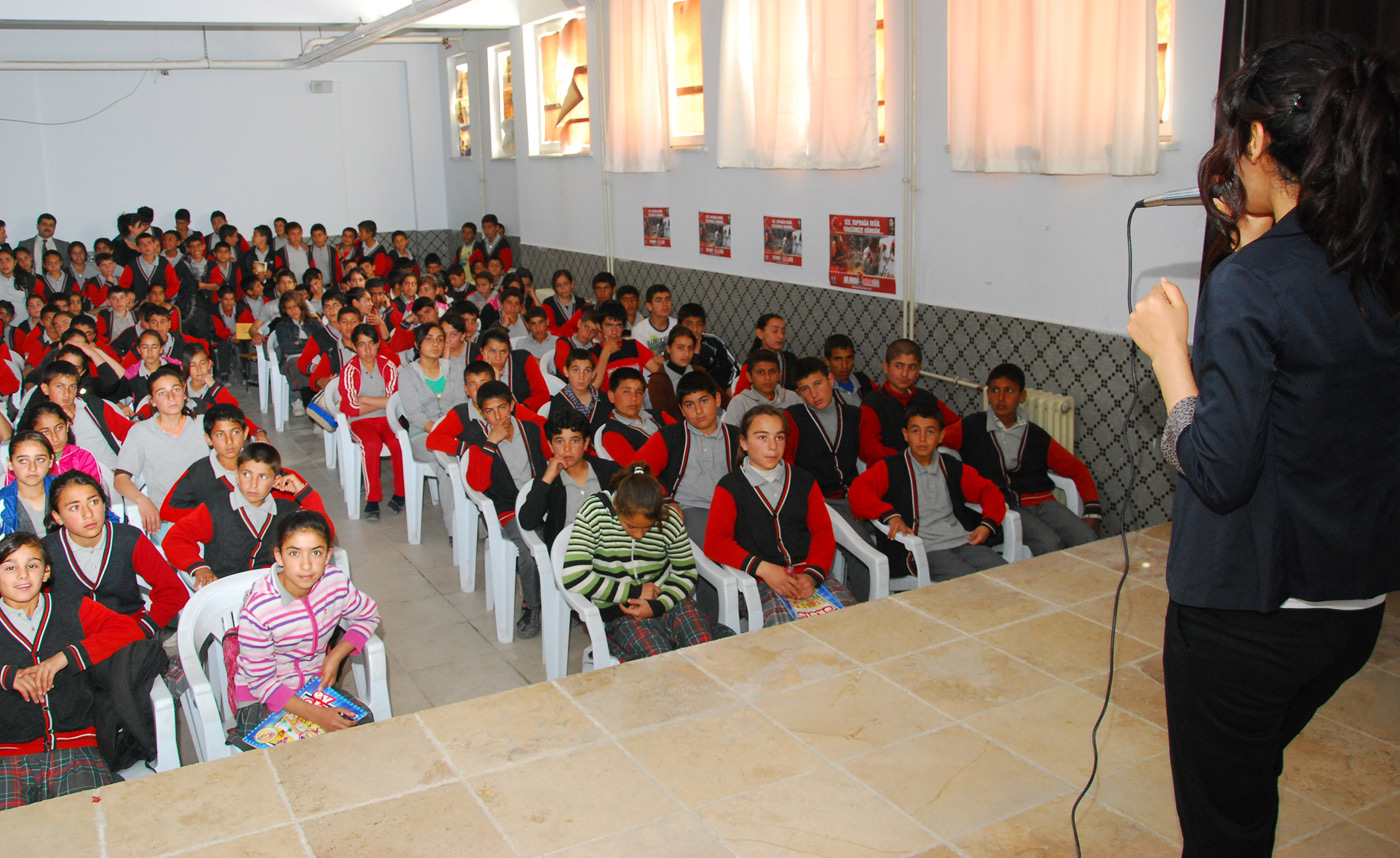 Öğrencilere 'Doğru İletişim Başarılı Birey' Seminerleri
