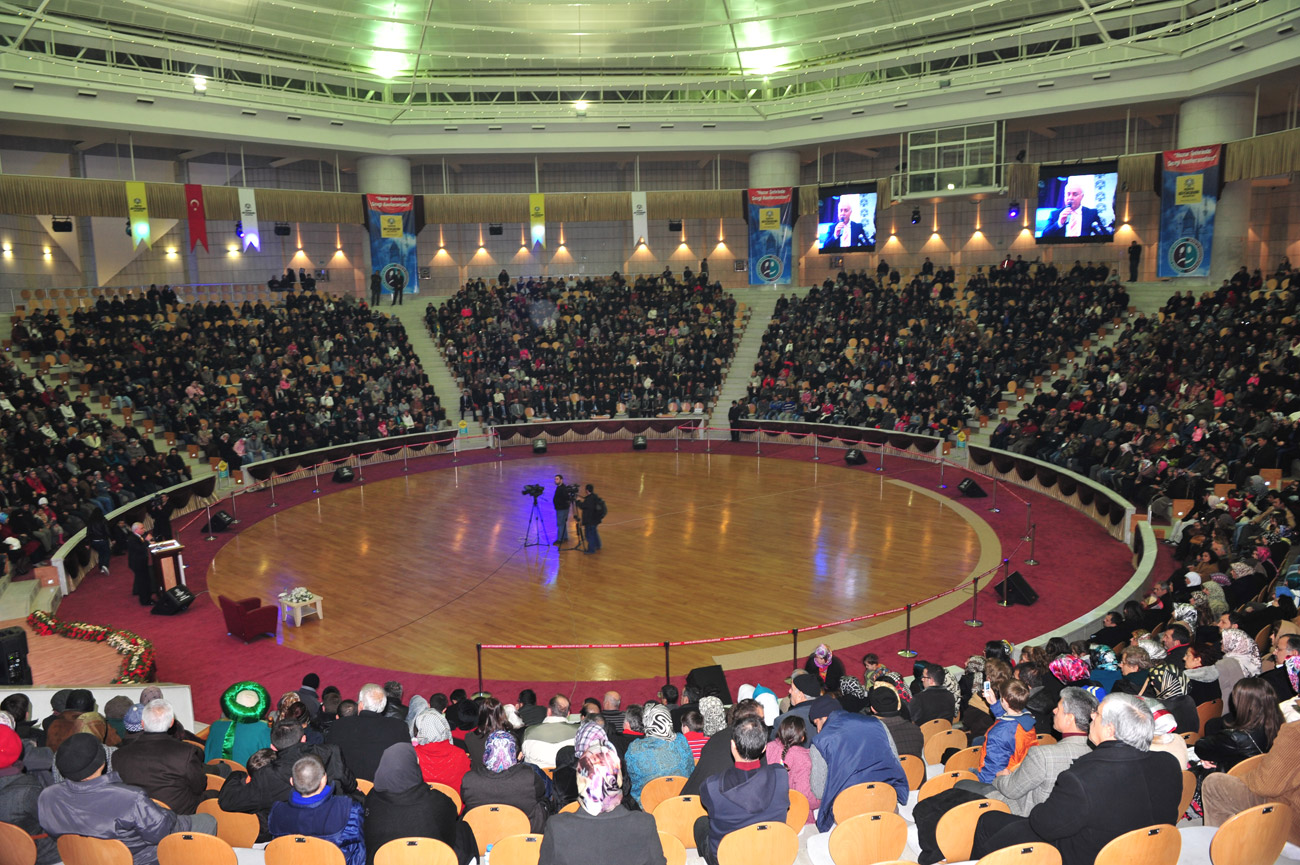 Huzur Şehrinde Sevgi Konferansları Nihat Hatipoğlu İle Başladı