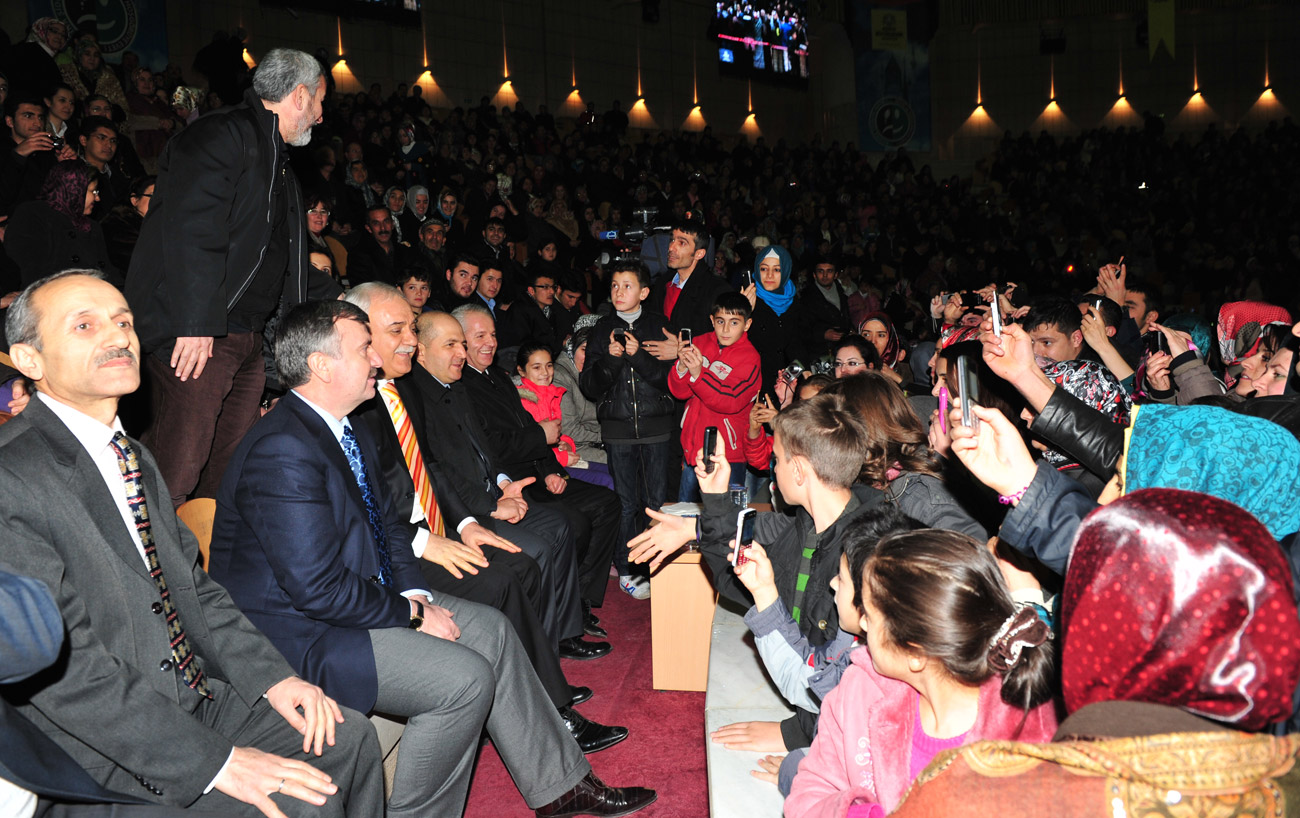 Huzur Şehrinde Sevgi Konferansları Nihat Hatipoğlu İle Başladı