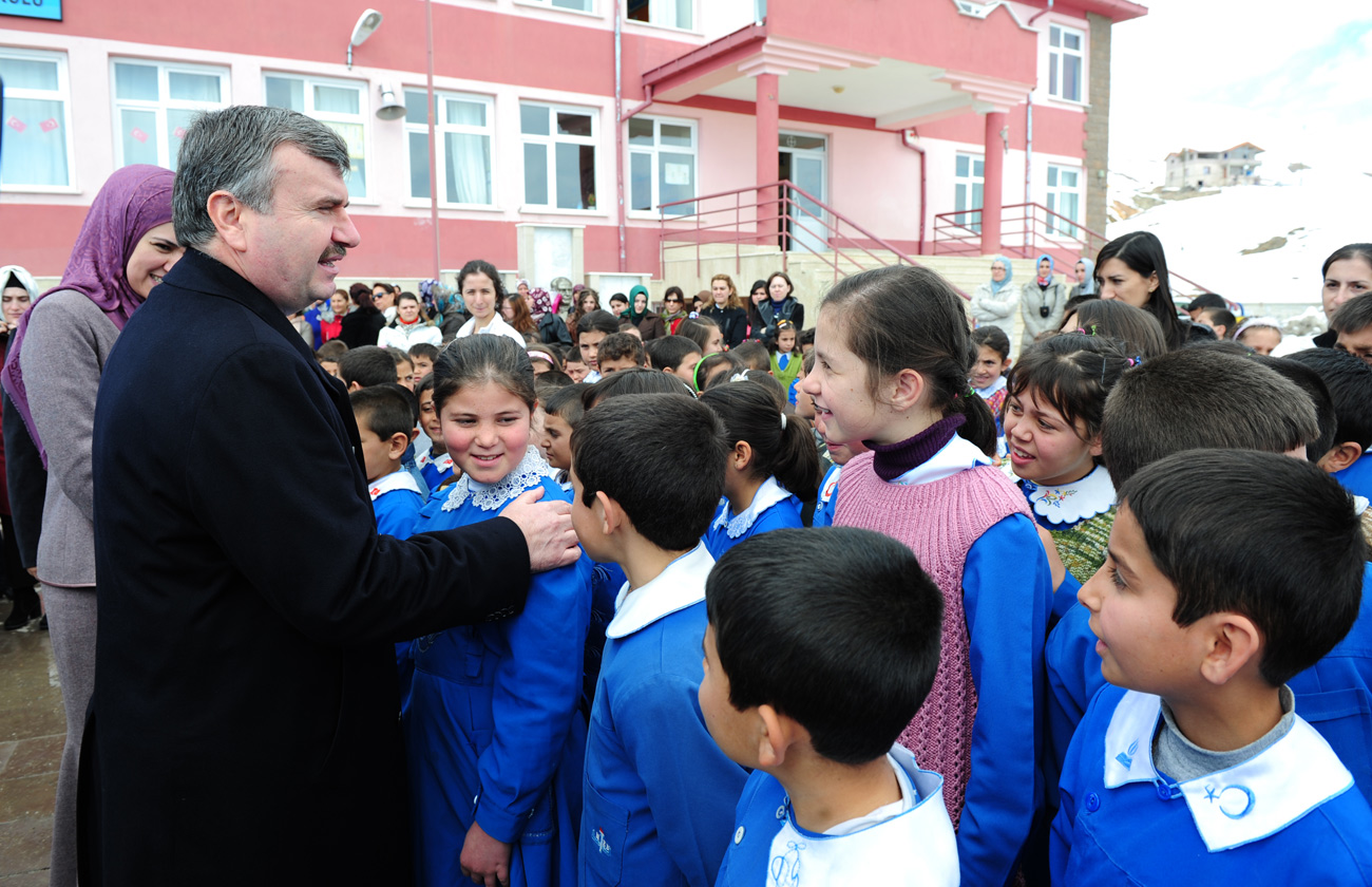 Selçuklu Hanımlar Lokali Üyeleri Çocukları Sevindirdi