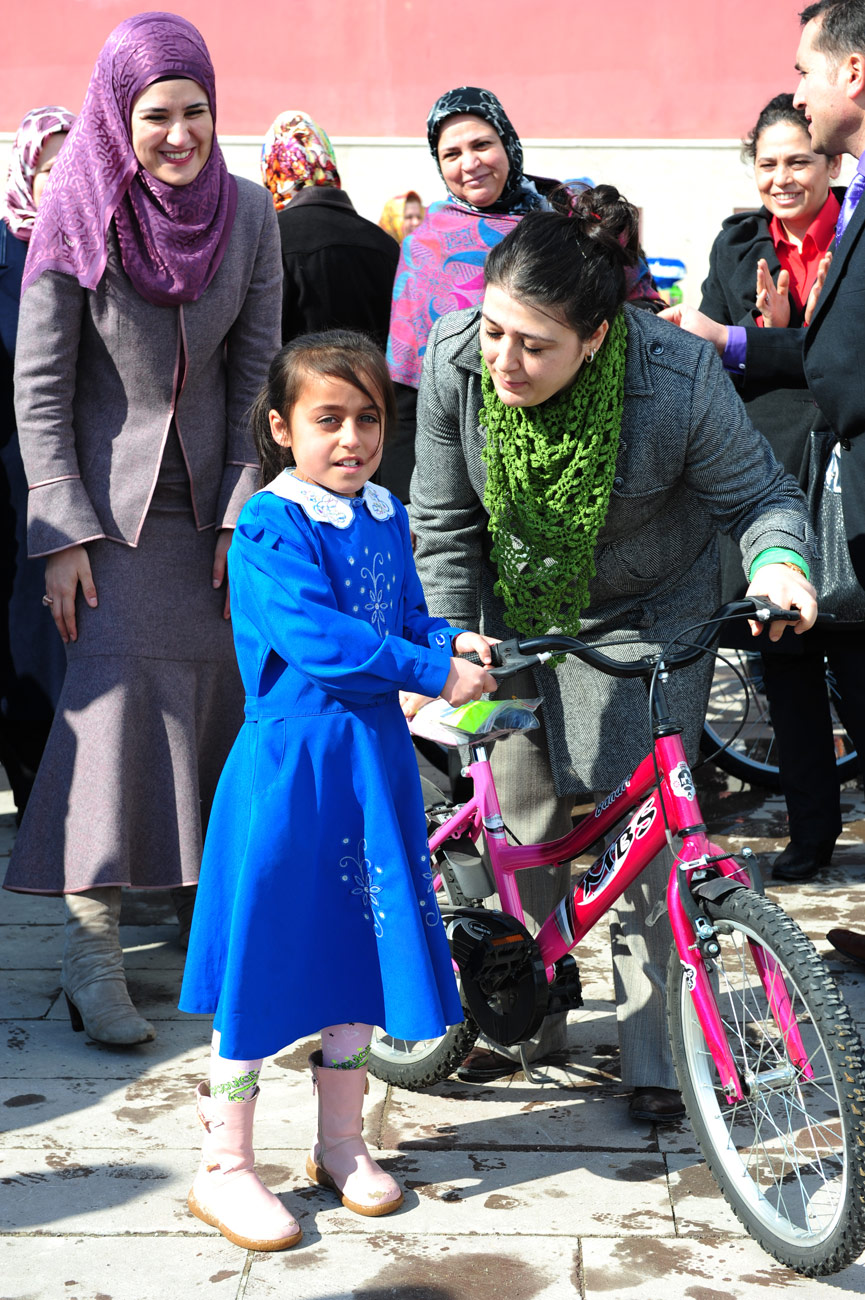 Selçuklu Hanımlar Lokali Üyeleri Çocukları Sevindirdi