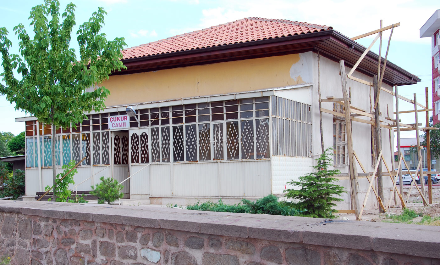 Tarihi Bölgedeki Çukur Camii Restore Ediliyor