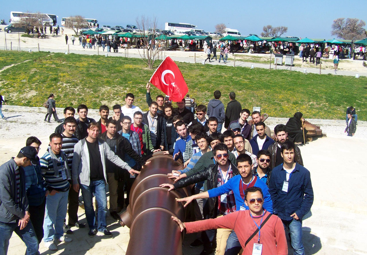 140 Genç Çanakkale'de Tarihi Yeniden Yaşadı