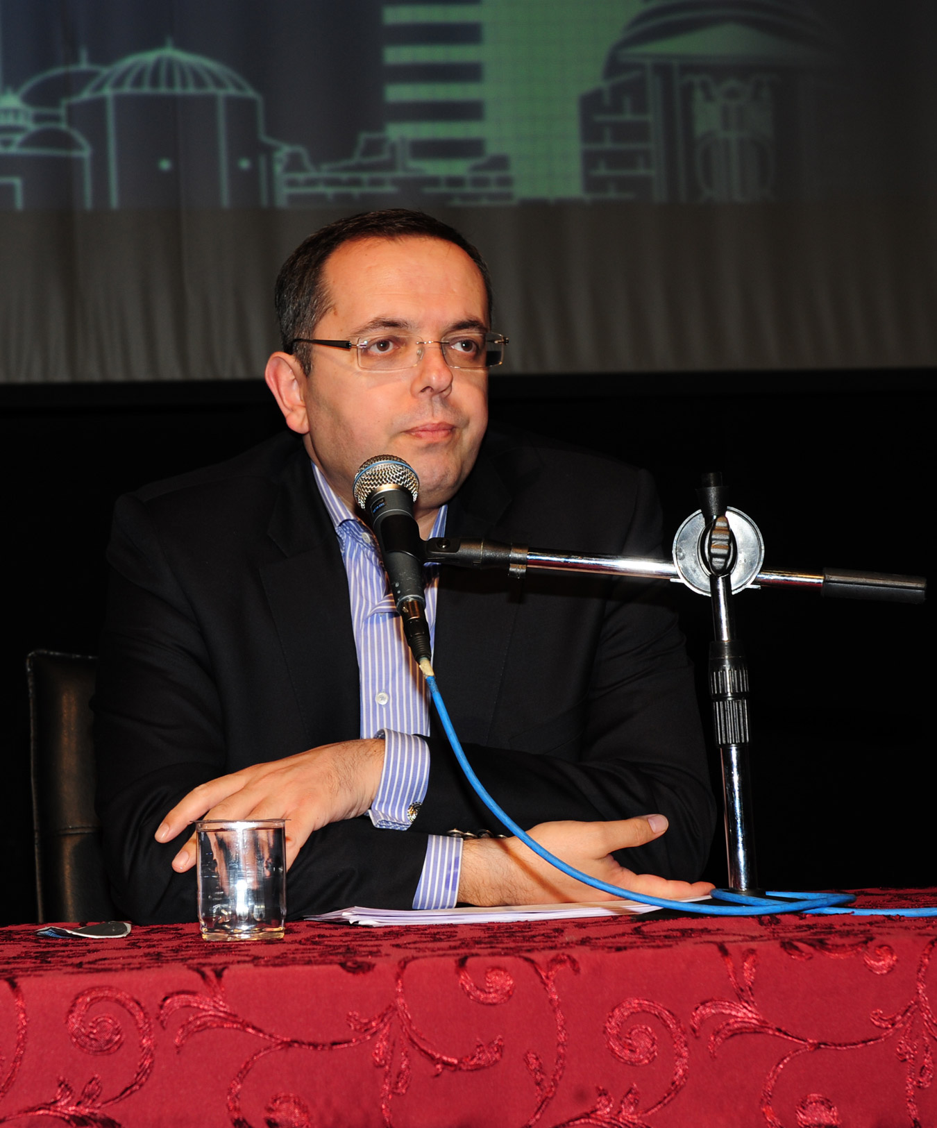 Erhan Afyoncu'dan 'Şehir ve Tarih' Konferansı