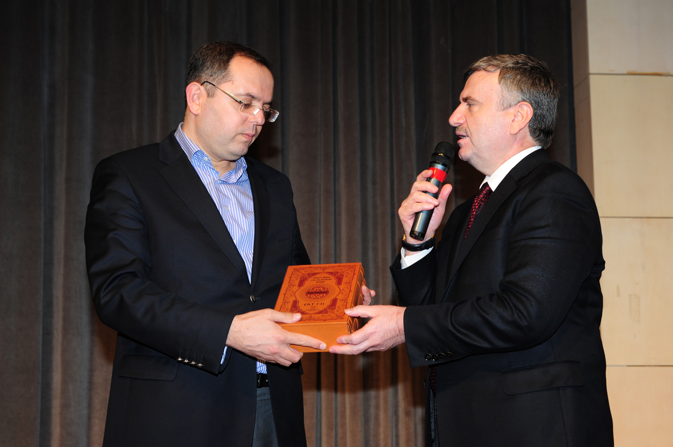 Erhan Afyoncu'dan 'Şehir ve Tarih' Konferansı