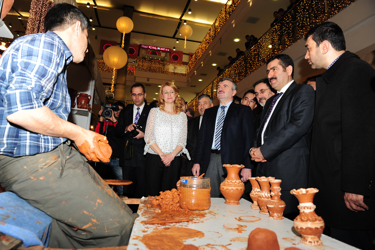 Geleneksel Türk El Sanatları Şöleni Başladı