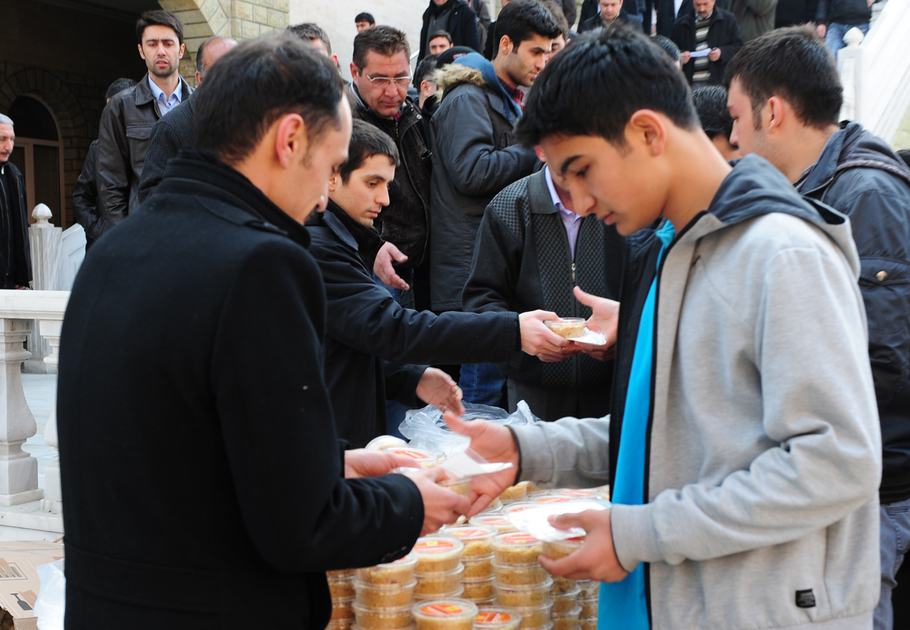 Bahâeddin Veled'in Vefat Yıl Dönümünde Helva İkramı Yapıldı