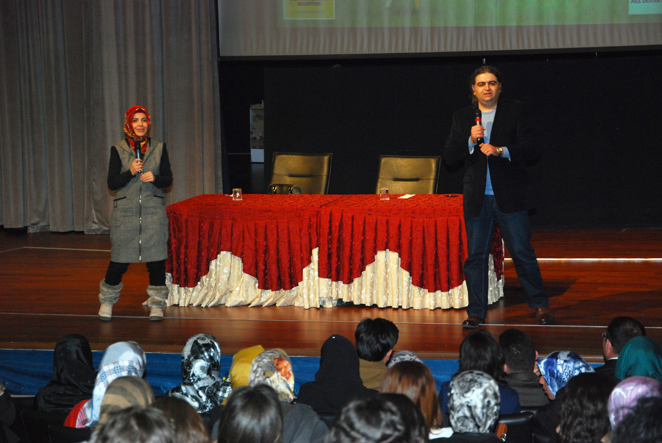 Büyükşehir'den 'Huzurlu Aile Mutlu Gelecek' Konferansları