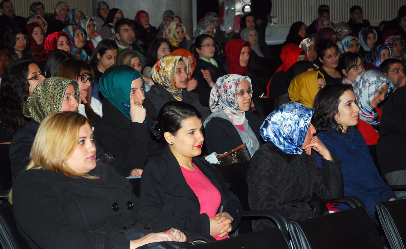 Büyükşehir'den 'Huzurlu Aile Mutlu Gelecek' Konferansları