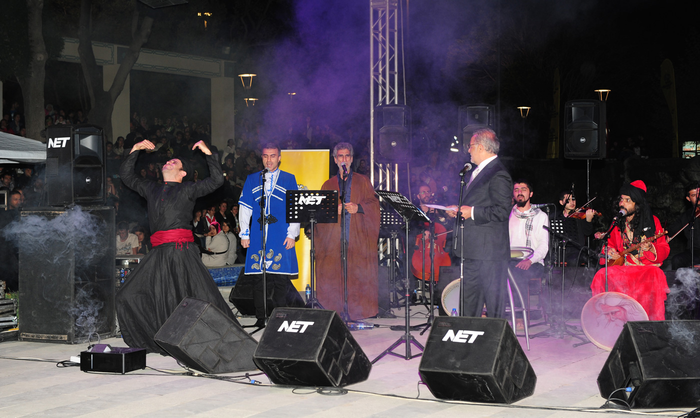 Kenan Işık Mevlana'dan Şiirler Okudu