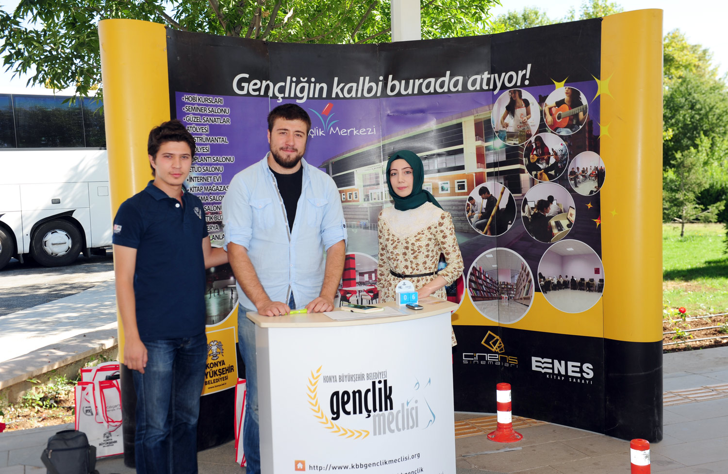 Kayıt İçin Gelen Öğrenciler Bilgilendiriliyor