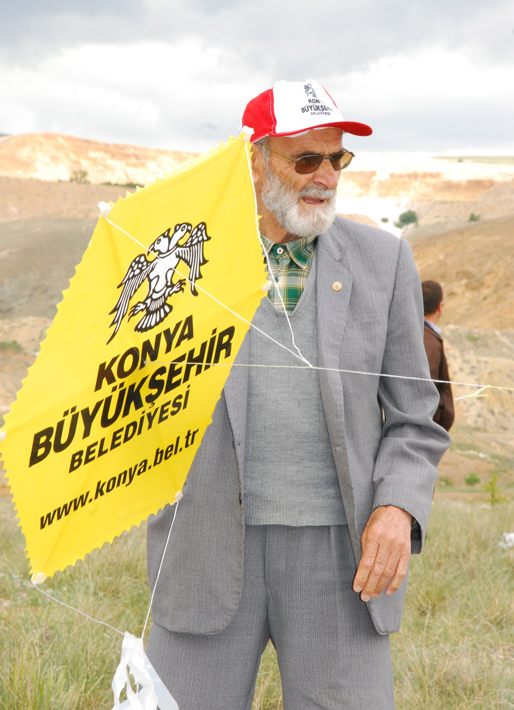 Rengarenk Uçurtmalar Gökyüzünü Kapladı